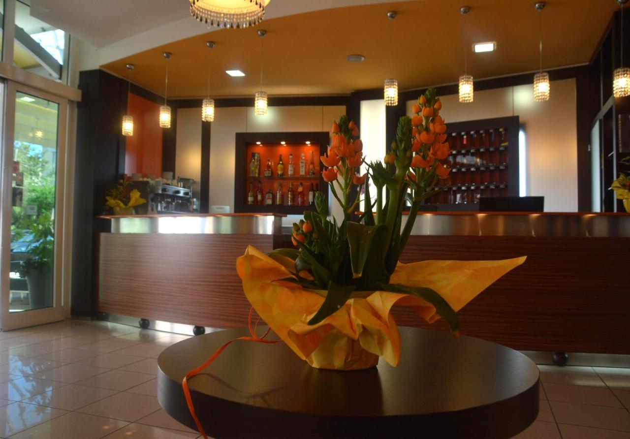Hotel Orly Cesenatico Eksteriør billede
